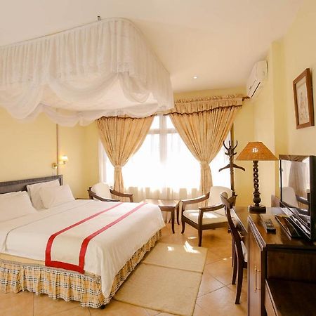 New Safari Hotel Arusha Buitenkant foto